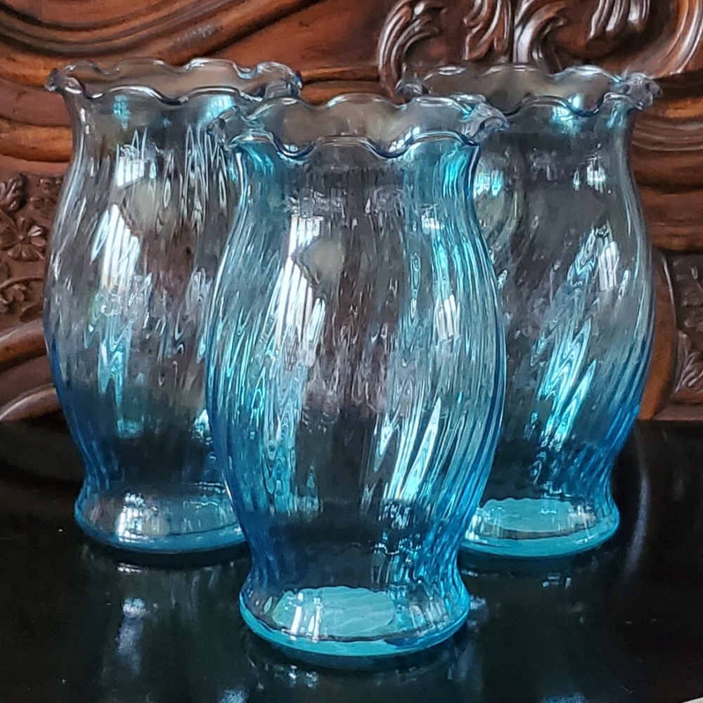 6 5/8" Blue Optic Ribbed Ruffled Rim Glass Vase EUC by Indiana Glass - Picture 6 of 10